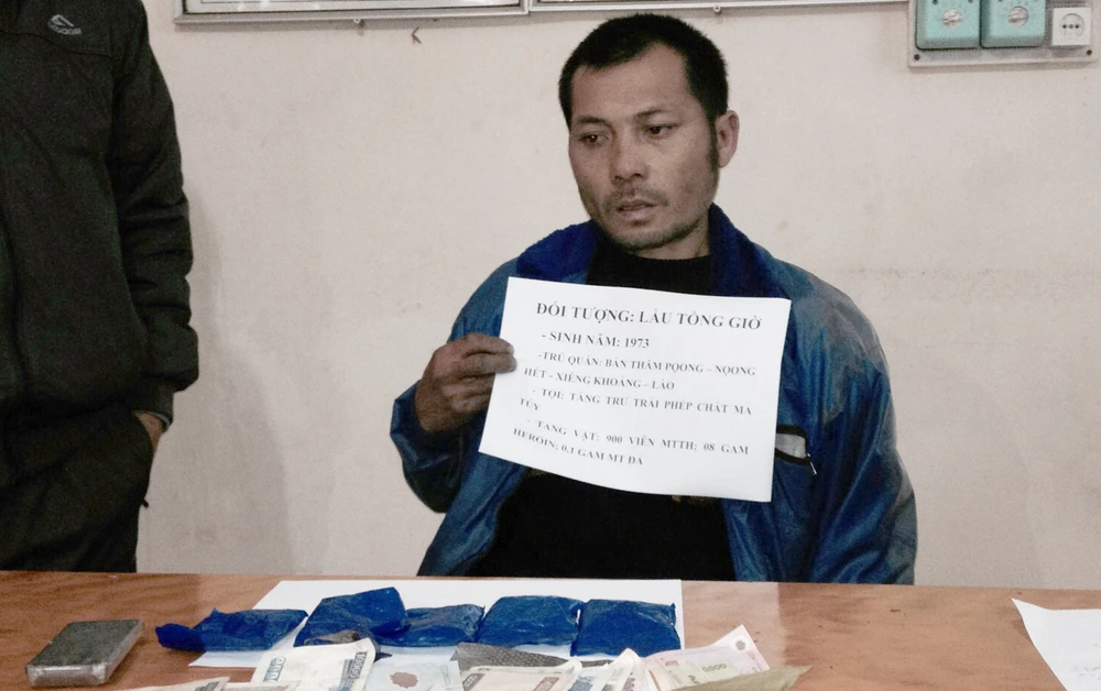 Bắt gần 1.000 viên ma túy vào Nghệ An ảnh 1